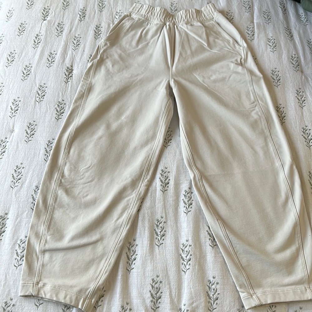 lululemon Relaxed Barrel Leg High Rise pants size 2 white opal